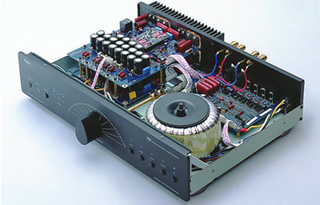 C.E.C. AMP3300 en CD3300